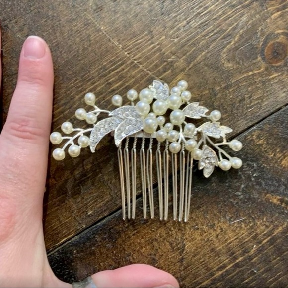 EUC Beautiful gemstone and pearl hair comb - Picture 4 of 4